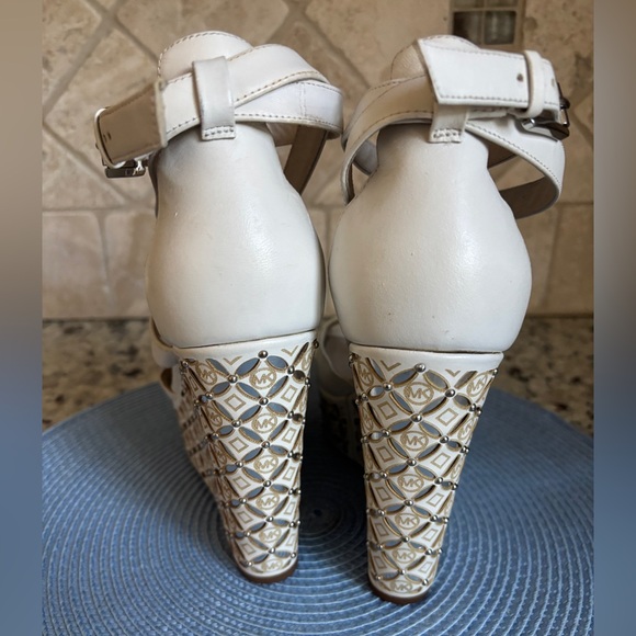 MICHAEL Michael Kors Off-White and Gold Wedge Platform Logo Patterned Sandals - Picture 7 of 13